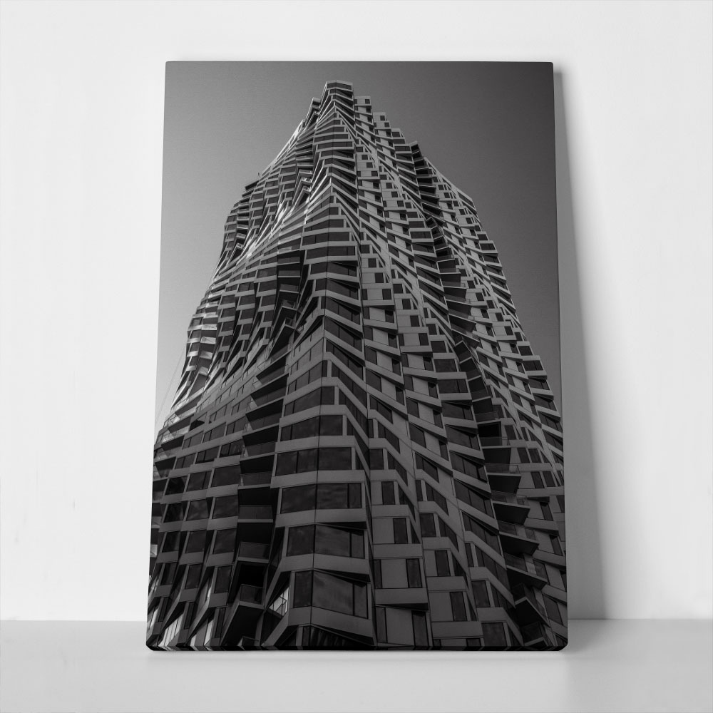 Πίνακας σε Καμβά BLACK AND WHITE ARCHITECTURAL TWISTING BUILDING