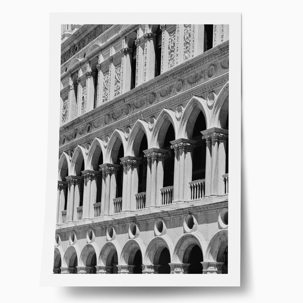 Poster BLACK AND WHITE ARCHITECTURAL GOTHIC FACADE