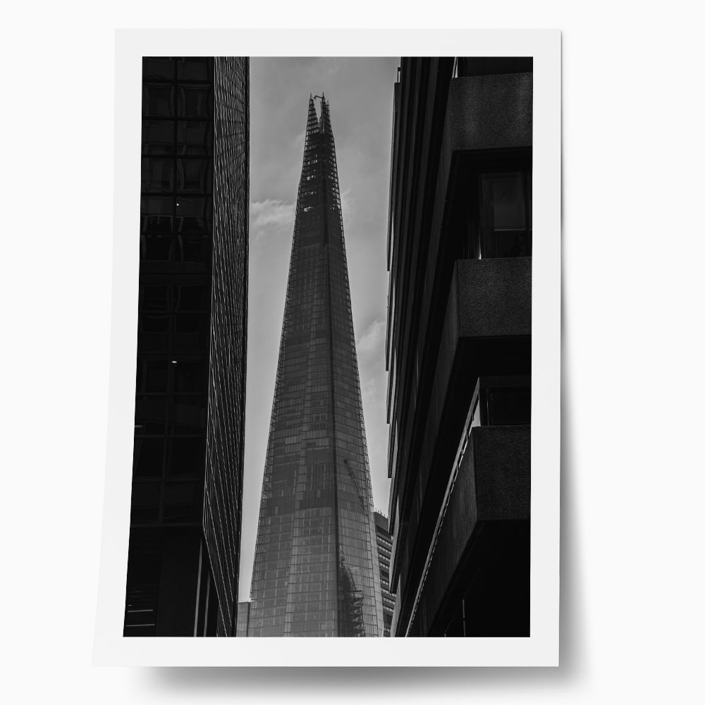 Poster BLACK AND WHITE ARCHITECTURAL PYRAMID SKYSCRAPER
